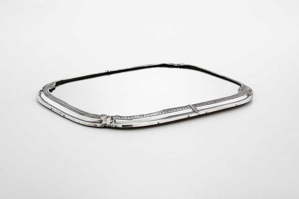 Presentoire in argento e specchio. Argenteria italiana del XX secolo. Bollo dell'argentiere consunto e di difficile lettura  - Asta Argenti | Cambi TIME - Associazione Nazionale - Case d'Asta italiane