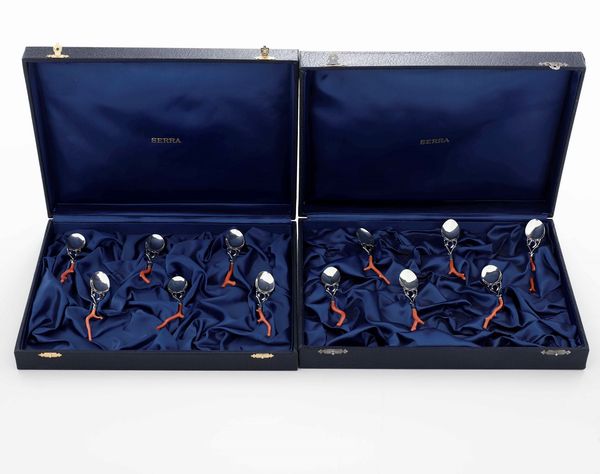 Dodici cucchiaini in argento e corallo in custodia originale Argento e corallo Argenteria artistica italiana del XX secolo per gioielleria Serra Roma  - Asta Argenti | Cambi TIME - Associazione Nazionale - Case d'Asta italiane