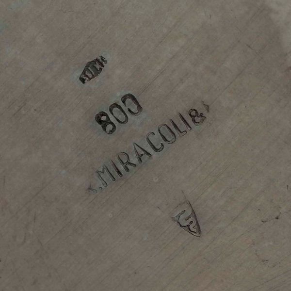 Cioccolatiera e scatola in argento fuso, sbalzato e cesellato. Argenteria milanese del XX secolo. Argentiere Miracoli  - Asta Argenti | Cambi TIME - Associazione Nazionale - Case d'Asta italiane