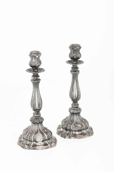 Coppia di candelieri in argento. Argenteria italiana del XX secolo. Argentiere Castaudi & Gautero, Vercelli  - Asta Argenti | Cambi TIME - Associazione Nazionale - Case d'Asta italiane
