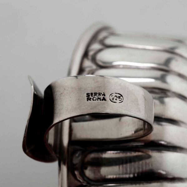 Due ciotole  Argenteria artistica italiana per Serra Roma  Argento 925 con incastonate monete del Cile e dell'Honduras  - Asta Argenti | Cambi TIME - Associazione Nazionale - Case d'Asta italiane