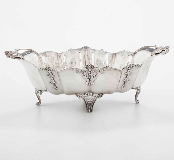 Centrotavola. Argento fuso e sagomato. Argenteria italiana del XX secolo, argentiere Ricci & C. Alessandria  - Asta Argenti | Cambi TIME - Associazione Nazionale - Case d'Asta italiane