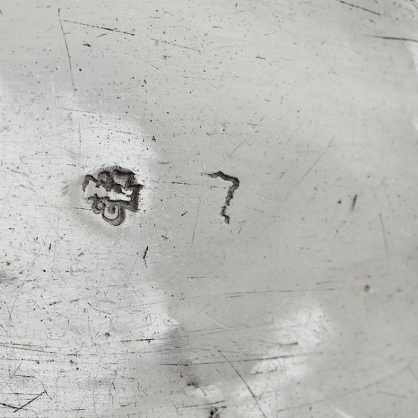 Scatoletta ovale e vassoietto in argento. Argenteria artistica italiana del XX-XXI secolo  - Asta Argenti | Cambi TIME - Associazione Nazionale - Case d'Asta italiane