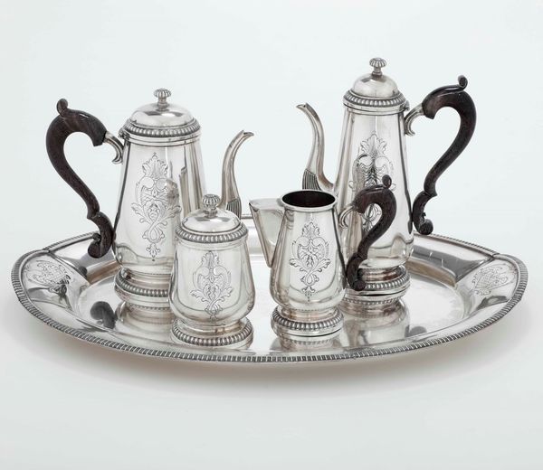 Servizio da t e caff con vassoio in argento e legno sagomato ed ebanizzato. Argenteria italiana del XX secolo. Argentiere Guerci Alessandria  - Asta Argenti | Cambi TIME - Associazione Nazionale - Case d'Asta italiane