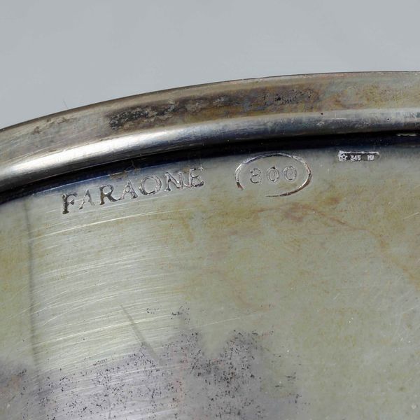 Piatto e due centrotavola in argento fuso. Diverse manifatture italiane del XX secolo  - Asta Argenti | Cambi TIME - Associazione Nazionale - Case d'Asta italiane