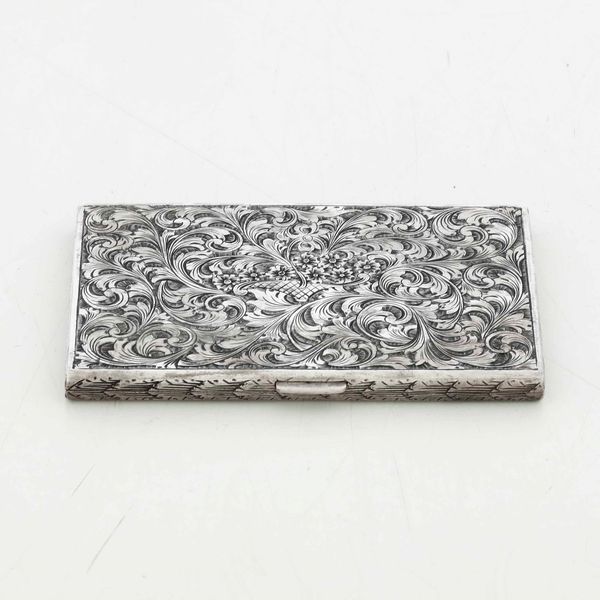 Portasigarette in argento fuso e cesellato. Argenteria italiana del XX secolo, bollo dell'argentiere consunto  - Asta Argenti | Cambi TIME - Associazione Nazionale - Case d'Asta italiane