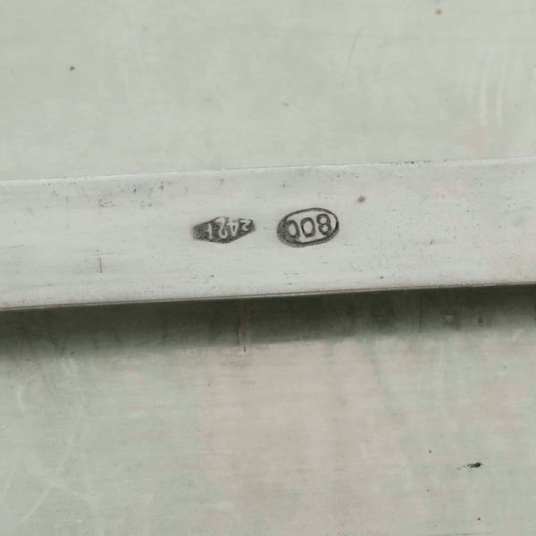 Portasigarette in argento fuso e cesellato. Argenteria italiana del XX secolo, bollo dell'argentiere consunto  - Asta Argenti | Cambi TIME - Associazione Nazionale - Case d'Asta italiane