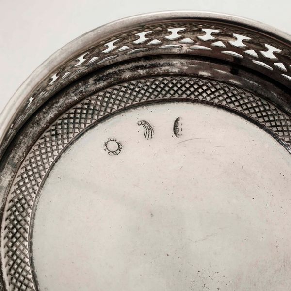 Lotto di sei sottobicchieri in argento fuso e traforato. Argenteria italiana del XX secolo (Lombardia?)  - Asta Argenti | Cambi TIME - Associazione Nazionale - Case d'Asta italiane