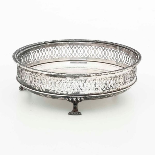 Alzata in argento con bordo traforato. Argenteria veneta del XX secolo. Argentiere F.lli Zaramella, Padova  - Asta Argenti | Cambi TIME - Associazione Nazionale - Case d'Asta italiane