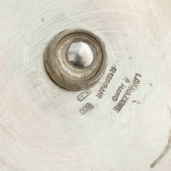 Punch in argento sbalzato. Argenteria italiana del XX secolo, bollo dell'argentiere consunto  - Asta Argenti | Cambi TIME - Associazione Nazionale - Case d'Asta italiane