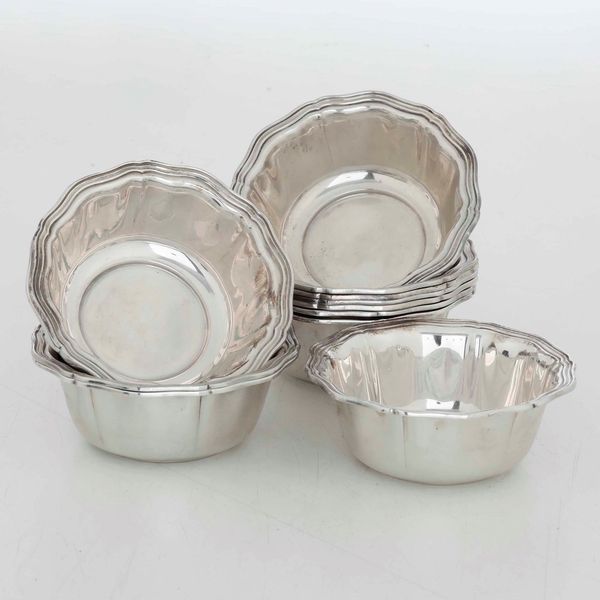 Dodici coppette lavadita in argento. Argenteria italiana del XX secolo, argentiere Gianni Pietrasanta, Alessandria  - Asta Argenti | Cambi TIME - Associazione Nazionale - Case d'Asta italiane