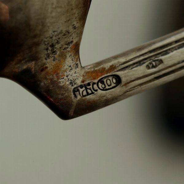 Set di posate per bambino entro custodia. Argento fuso e sagomato. Argenteria italiana della prima met del XX secolo. Marchio con fascio littorio in uso dal 1935 al 1945. Argentiere Clementi Bologna  - Asta Argenti | Cambi TIME - Associazione Nazionale - Case d'Asta italiane