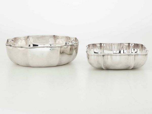 Due bacinelle. Argento fuso e sagomato. Argenteria veneta del XX secolo  - Asta Argenti | Cambi TIME - Associazione Nazionale - Case d'Asta italiane
