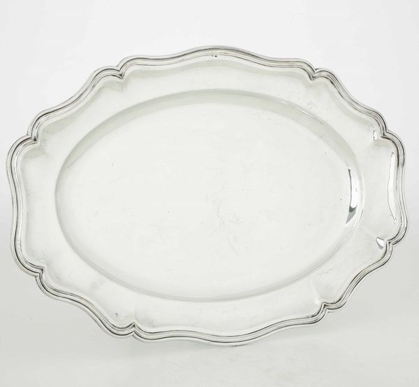 Grande piatto ovale. Argento fuso e sagomato. Argenteria italiana del XX secolo. Argentiere Pietrasanta, Alessandria  - Asta Argenti | Cambi TIME - Associazione Nazionale - Case d'Asta italiane