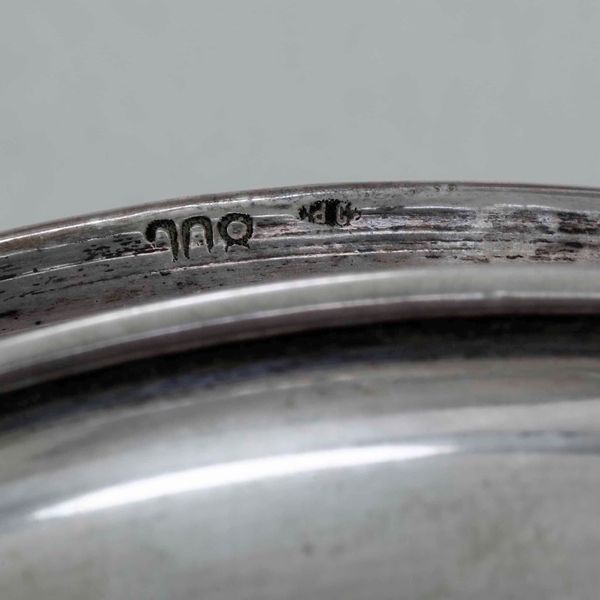 Lotto di tre vassoi, un'alzata e dodici sottobicchieri in argento. Varie manifatture italiane del XX secolo  - Asta Argenti | Cambi TIME - Associazione Nazionale - Case d'Asta italiane