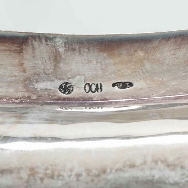 Lotto di tre vassoi, un'alzata e dodici sottobicchieri in argento. Varie manifatture italiane del XX secolo  - Asta Argenti | Cambi TIME - Associazione Nazionale - Case d'Asta italiane