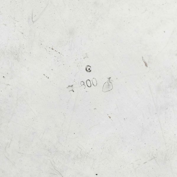 Lotto di tre vassoi, un'alzata e dodici sottobicchieri in argento. Varie manifatture italiane del XX secolo  - Asta Argenti | Cambi TIME - Associazione Nazionale - Case d'Asta italiane