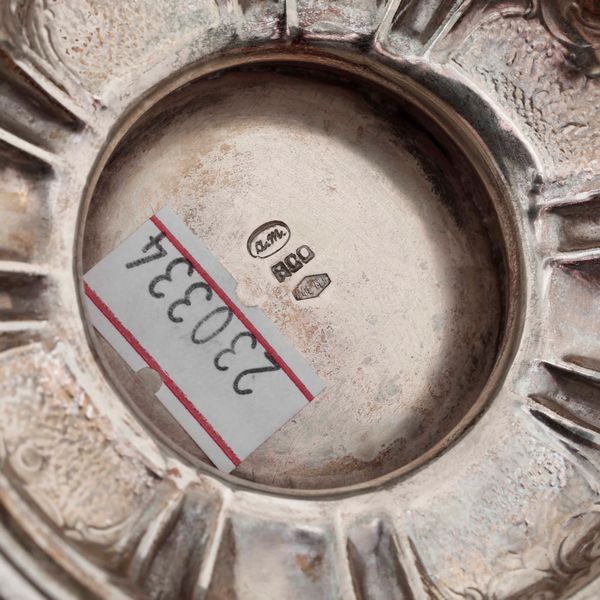 Servizio da t e caff in argento fuso e cesellato. Argenteria milanese del XX secolo. Argentiere Ferdinando Meloncelli  - Asta Argenti | Cambi TIME - Associazione Nazionale - Case d'Asta italiane