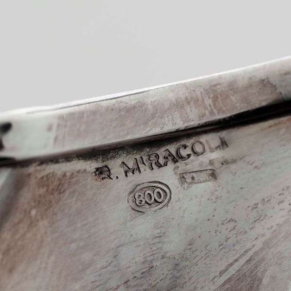 Centrotavola in argento fuso e sbalzato. Argenteria milanese del XX secolo. Argentiere Miracoli  - Asta Argenti | Cambi TIME - Associazione Nazionale - Case d'Asta italiane