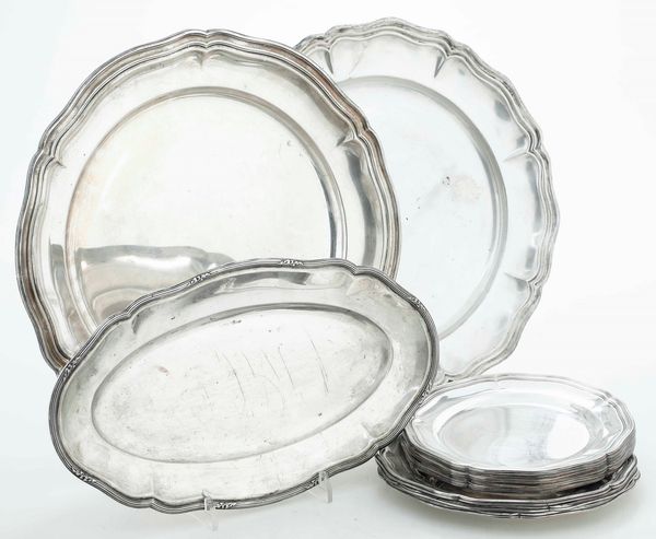 Lotto di sedici vassoi in argento diversi. Argenteria italiana della prima met del XX secolo. Argentiere Cesa, Alessandria  - Asta Argenti | Cambi TIME - Associazione Nazionale - Case d'Asta italiane