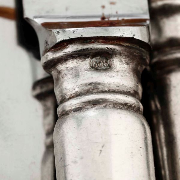 Lotto composto da 4 posate da portata, 12 forchette, 12 coltelli, 11 coltelli da frutta (5 uguali ai coltelli grandi e 6 diversi) ed un coltello in argento  - Asta Argenti | Cambi TIME - Associazione Nazionale - Case d'Asta italiane