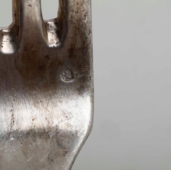 Lotto composto da 26 coltelli, 25 forchette e 11 cucchiai in argento, XX secolo differenti (marchi consunti di difficile lettura)  - Asta Argenti | Cambi TIME - Associazione Nazionale - Case d'Asta italiane