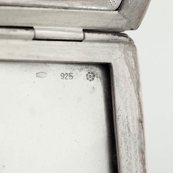 Lotto di due portacipria, una scatolina, un piattino, un vasetto e un porta biglietti in argento. Varie argenterie itaoiane del XX secolo  - Asta Argenti | Cambi TIME - Associazione Nazionale - Case d'Asta italiane