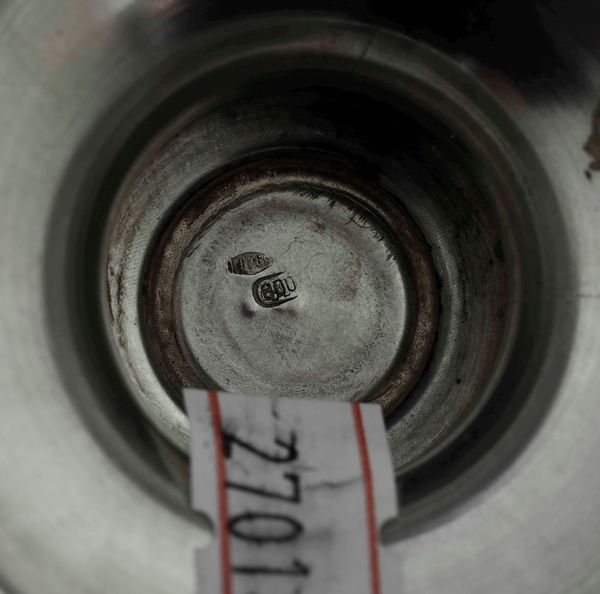 Insieme di piatto, alzata, zuccheriera e candelabro in argento. Varie manifatture italiane del XX secolo  - Asta Argenti | Cambi TIME - Associazione Nazionale - Case d'Asta italiane