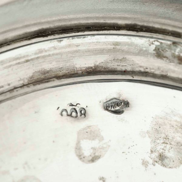 Insieme di piatto, alzata, zuccheriera e candelabro in argento. Varie manifatture italiane del XX secolo  - Asta Argenti | Cambi TIME - Associazione Nazionale - Case d'Asta italiane