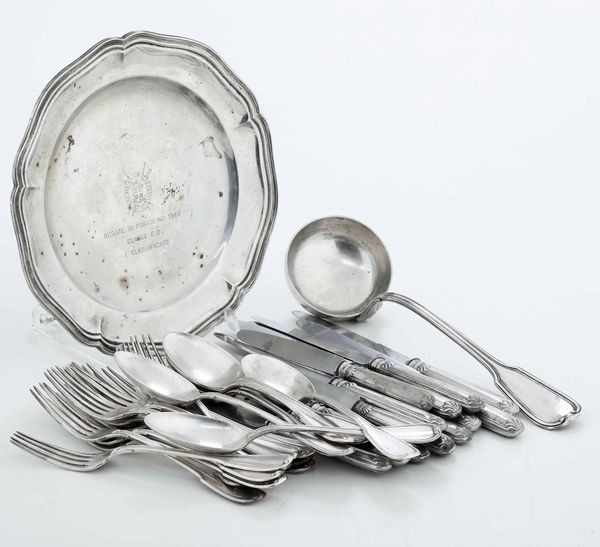 Insieme di posate e piatto in argento. Argenteria italiana del XX secolo, argentiere Cesa, Alessandria  - Asta Argenti | Cambi TIME - Associazione Nazionale - Case d'Asta italiane