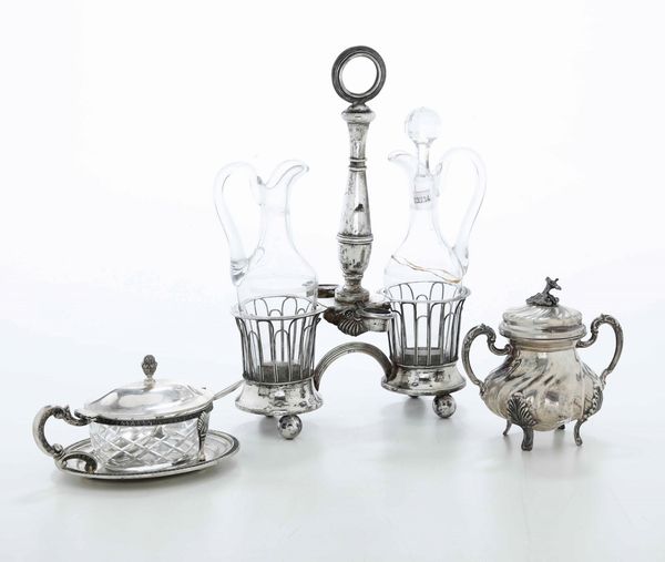 Lotti di tre oggetti in argento composto da oliera, formaggiera e zuccheriera. Varie manifatture italiane del XIX-XX secolo  - Asta Argenti | Cambi TIME - Associazione Nazionale - Case d'Asta italiane