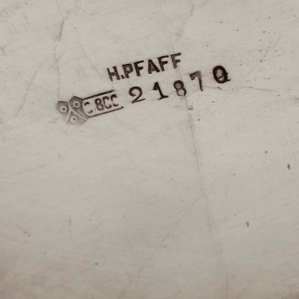 Lotto composto da tre scatole con coperchio di forma circolare. Argento fuso. Differenti epoche e manifatture, una Londra 1902, uno Francia XVIII-XIX secolo  - Asta Argenti | Cambi TIME - Associazione Nazionale - Case d'Asta italiane