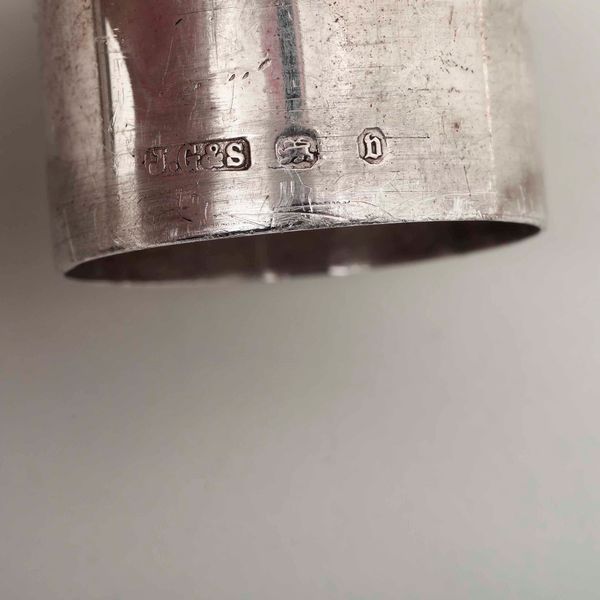 Lotto in argento composto da quattro scatole con coperchio, un vassoio, vaschetta con portacandele. Differenti epoche e manifatture  - Asta Argenti | Cambi TIME - Associazione Nazionale - Case d'Asta italiane