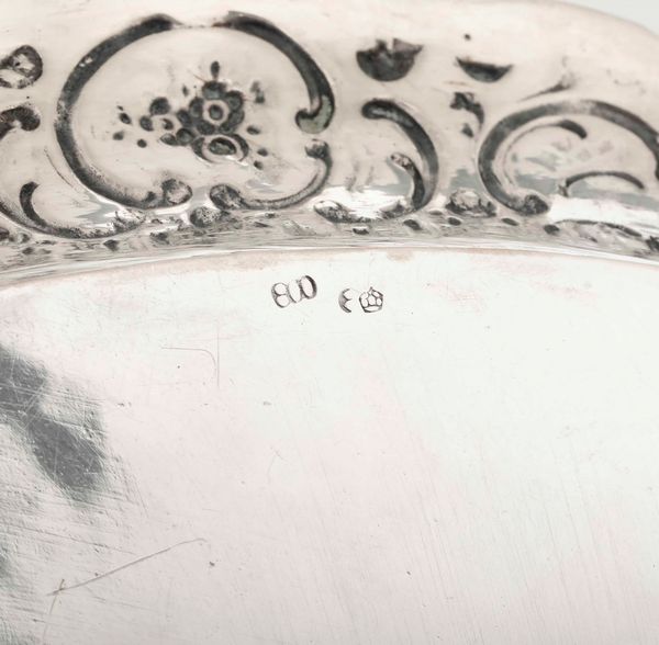 Lotto in argento composto da quattro scatole con coperchio, un vassoio, vaschetta con portacandele. Differenti epoche e manifatture  - Asta Argenti | Cambi TIME - Associazione Nazionale - Case d'Asta italiane