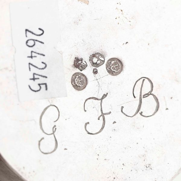 Lotto composto da una lampada ad olio, un portacandela e una campanella in argento  - Asta Argenti | Cambi TIME - Associazione Nazionale - Case d'Asta italiane