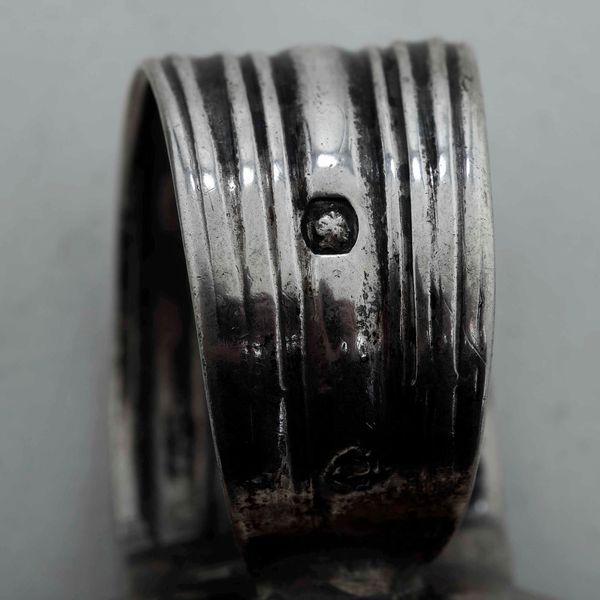 Quattro tastevin. Argento fuso e sbalzato. Manifatture diverse, XIX-XX secolo  - Asta Argenti | Cambi TIME - Associazione Nazionale - Case d'Asta italiane