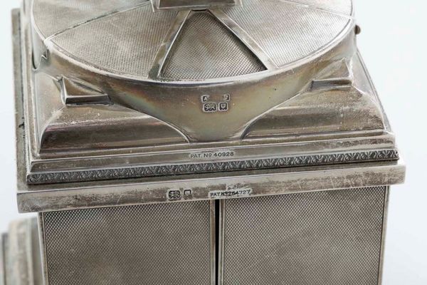 Portasigarette in argento. Argenteria inglese del XX secolo, bollo della citt di Londra  - Asta Argenti | Cambi TIME - Associazione Nazionale - Case d'Asta italiane