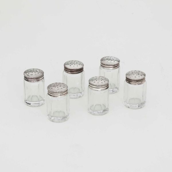 Set di porta sale e pepe in argento sterling e vetro. Argenteria del XX secolo  - Asta Argenti | Cambi TIME - Associazione Nazionale - Case d'Asta italiane