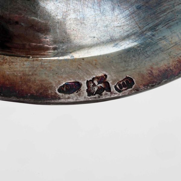 Un piattino in argento e sei in metallo argentato (Alpacca). Manifatture del XX secolo  - Asta Argenti | Cambi TIME - Associazione Nazionale - Case d'Asta italiane