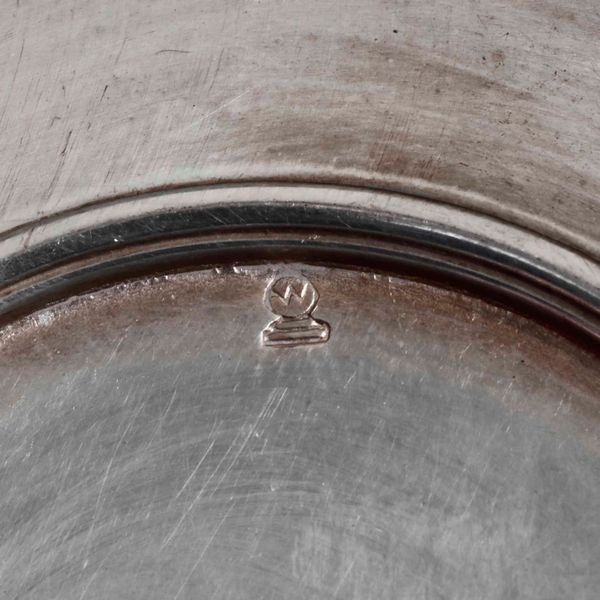 Un piattino in argento e sei in metallo argentato (Alpacca). Manifatture del XX secolo  - Asta Argenti | Cambi TIME - Associazione Nazionale - Case d'Asta italiane