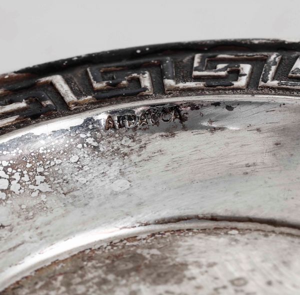 Un piattino in argento e sei in metallo argentato (Alpacca). Manifatture del XX secolo  - Asta Argenti | Cambi TIME - Associazione Nazionale - Case d'Asta italiane