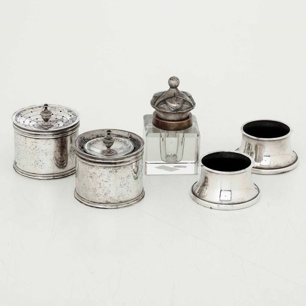 Due coppie di bussolotti da scrittura in argento e un calamaio in metallo e vetro. Differenti manifatture ed epoche dal XVIII al XX secolo  - Asta Argenti | Cambi TIME - Associazione Nazionale - Case d'Asta italiane