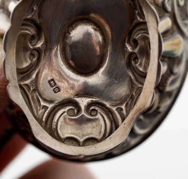 Lotto di saliere tra cui una saliera con conchiglia ed una con vetro blu in metallo e argento. Varie manifatture del XX secolo  - Asta Argenti | Cambi TIME - Associazione Nazionale - Case d'Asta italiane