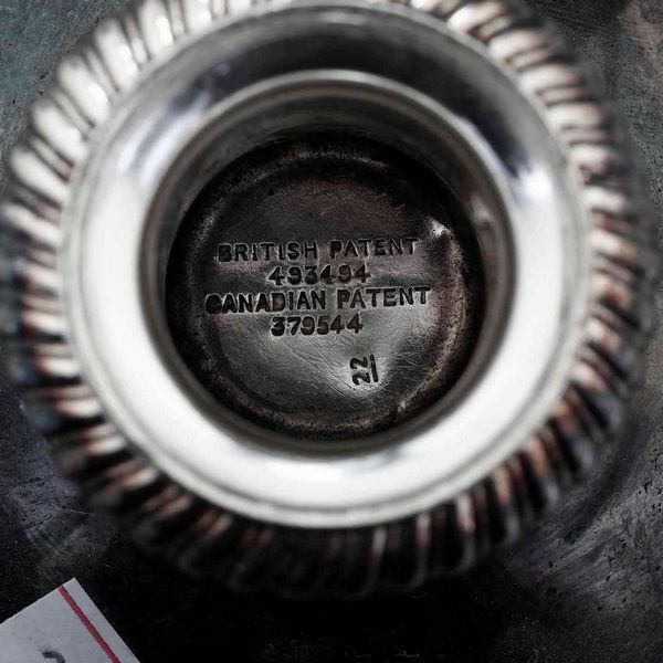 Coppia di candelieri a tre fiamme in metallo argentato  - Asta Argenti | Cambi TIME - Associazione Nazionale - Case d'Asta italiane