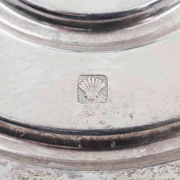 Coppia di candelieri a tre fiamme in metallo argentato  - Asta Argenti | Cambi TIME - Associazione Nazionale - Case d'Asta italiane