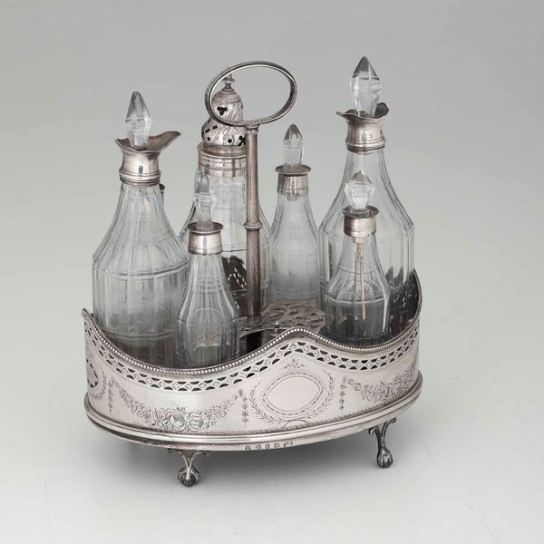 Cruet in argento fuso, sbalzato, cesellato e traforato, vetro molato e legno. Londra 1787, argentiere Robert Hennel  - Asta Argenti | Cambi TIME - Associazione Nazionale - Case d'Asta italiane