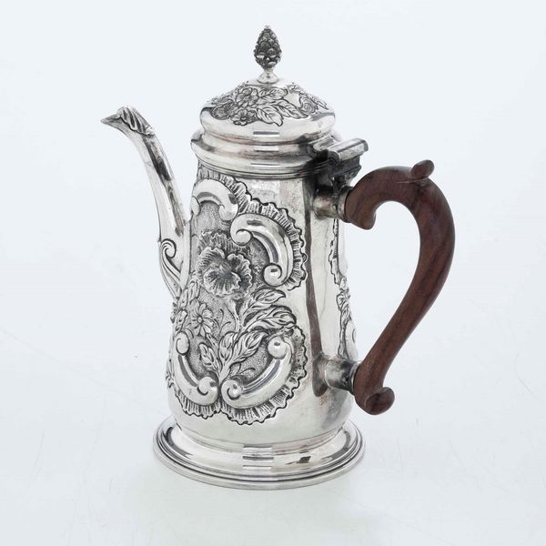 Caffettiera. Argento fuso, sbalzato e cesellato. Bollo della citt� di Londra per l'anno 1830, argentiere TS (non identificato)  - Asta Argenti | Cambi TIME - Associazione Nazionale - Case d'Asta italiane
