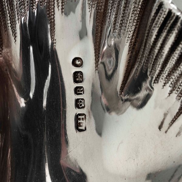 Calamaio. Argento e boccetta in vetro molato non pertinente. Marchi della citt� di Sheffield per l�anno 1859. Argentiere John Harrison & co.  - Asta Argenti | Cambi TIME - Associazione Nazionale - Case d'Asta italiane