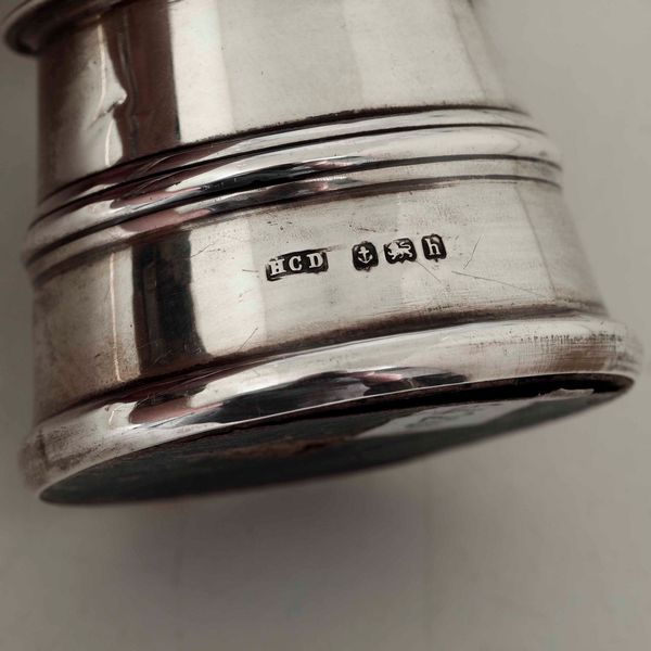 Calamaio. Argento fuso, sagomato e traforato. Birmingham 1907, argentiere HCD (non identificato)  - Asta Argenti | Cambi TIME - Associazione Nazionale - Case d'Asta italiane