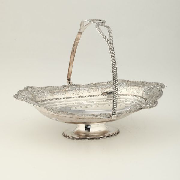 Cestino in argento fuso, sbalzato e cesellato. Inghilterra, bollo della citt di Sheffield per l'anno 1900. Argentiere Walker & Hall  - Asta Argenti | Cambi TIME - Associazione Nazionale - Case d'Asta italiane